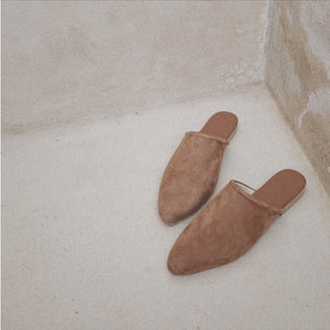 The Lei Classic Slide Camel Brown Suede 
